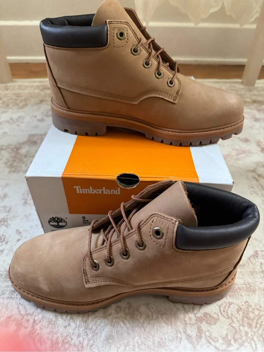 Timberland Men’s Medium Beige Nubuck Waterproof Leather Boots Size 9